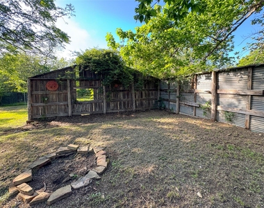 302 E Brenham St - Photo Thumbnail 33