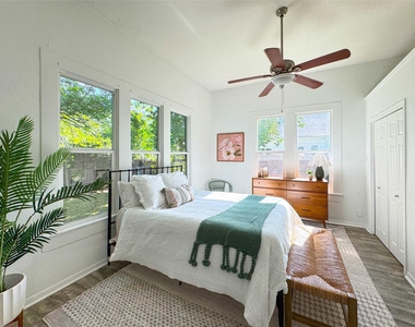 302 E Brenham St - Photo Thumbnail 13