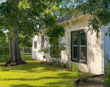 302 E Brenham St - Photo Thumbnail 28