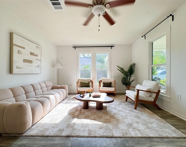 302 E Brenham St - Photo Thumbnail 3