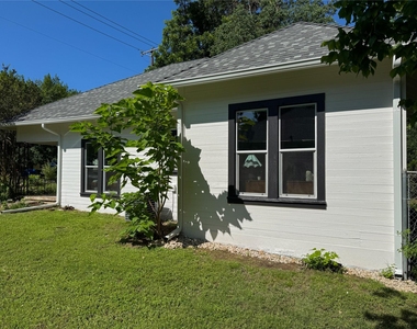 302 E Brenham St - Photo Thumbnail 27