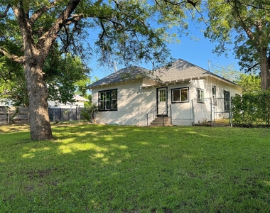 302 E Brenham St - Photo Thumbnail 31