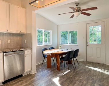 302 E Brenham St - Photo Thumbnail 9