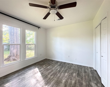 302 E Brenham St - Photo Thumbnail 20