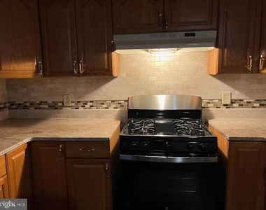 2429 E Huntingdon Street - Photo Thumbnail 4