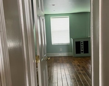 2429 E Huntingdon Street - Photo Thumbnail 10