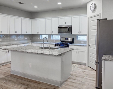 16800 Marcello Dr - Photo Thumbnail 6