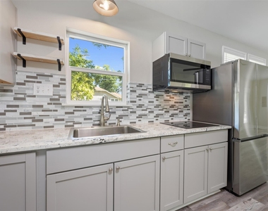 400 S Roswell St - Photo Thumbnail 14