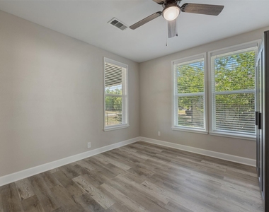 400 S Roswell St - Photo Thumbnail 16