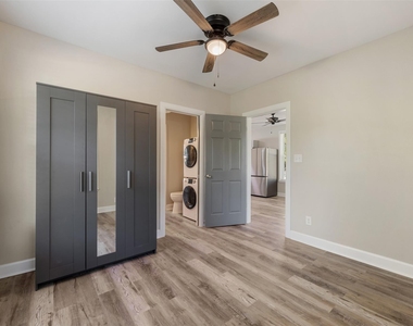 400 S Roswell St - Photo Thumbnail 17