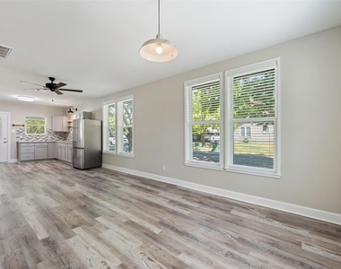 400 S Roswell St - Photo Thumbnail 7