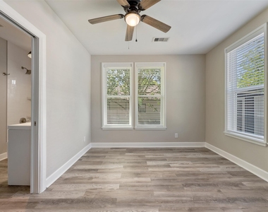 400 S Roswell St - Photo Thumbnail 19