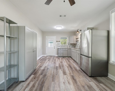 400 S Roswell St - Photo Thumbnail 12