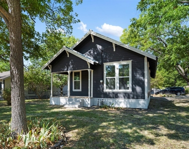 400 S Roswell St - Photo Thumbnail 1