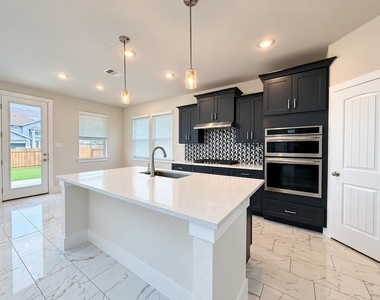 19124 Moreland Ln - Photo Thumbnail 6