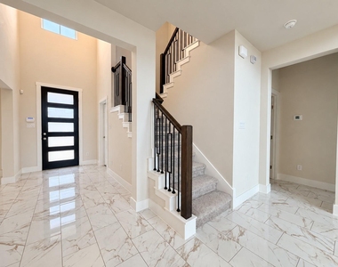 19124 Moreland Ln - Photo Thumbnail 5