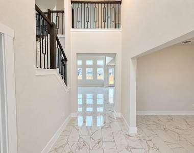 19124 Moreland Ln - Photo Thumbnail 2
