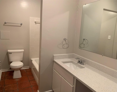 1808 W 35th St - Photo Thumbnail 6