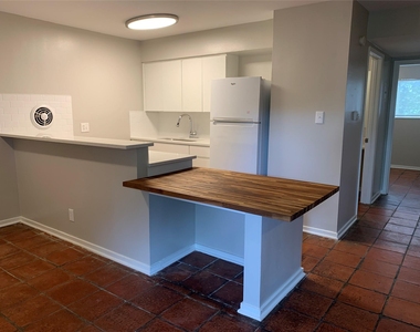 1808 W 35th St - Photo Thumbnail 3