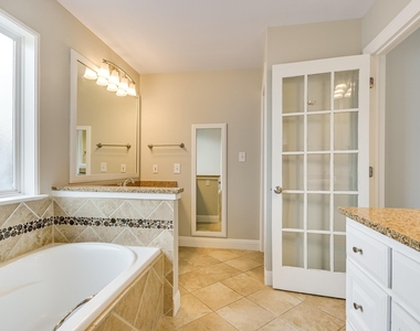 1402 Romeria Dr - Photo Thumbnail 11