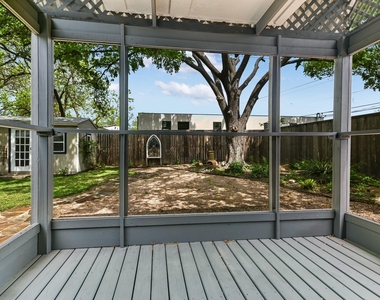 1402 Romeria Dr - Photo Thumbnail 12