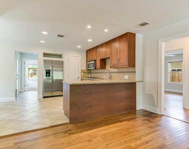 1402 Romeria Dr - Photo Thumbnail 6