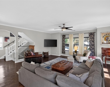 1911 Stoneridge Rd - Photo Thumbnail 5