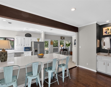 1911 Stoneridge Rd - Photo Thumbnail 2