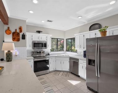 1911 Stoneridge Rd - Photo Thumbnail 6