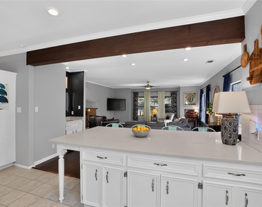 1911 Stoneridge Rd - Photo Thumbnail 7