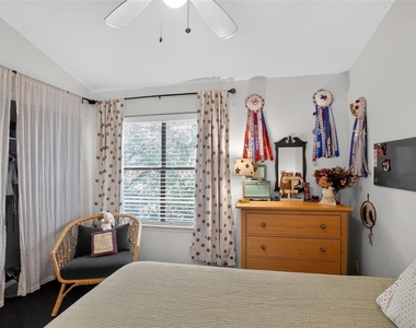 1911 Stoneridge Rd - Photo Thumbnail 16