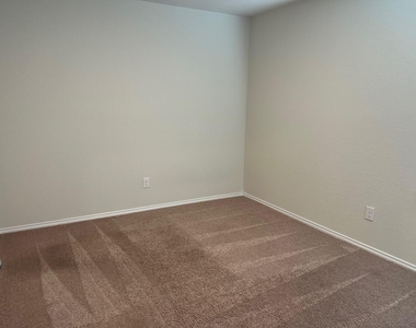 907 Adler Way - Photo Thumbnail 7