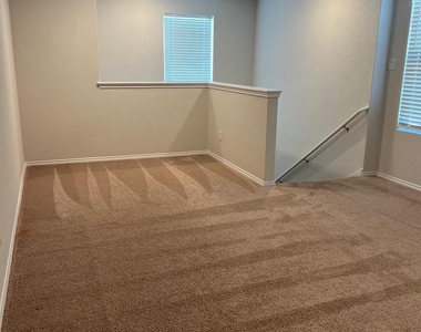 907 Adler Way - Photo Thumbnail 10