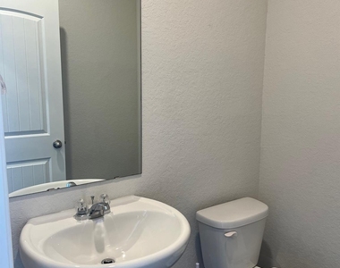 907 Adler Way - Photo Thumbnail 5