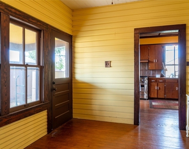 115 N Lockhart St - Photo Thumbnail 9