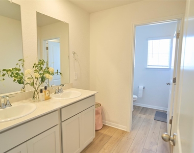 206 Pico St - Photo Thumbnail 18
