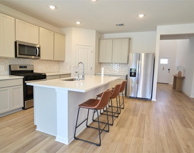 206 Pico St - Photo Thumbnail 3