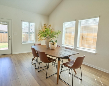 206 Pico St - Photo Thumbnail 5