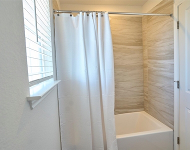 206 Pico St - Photo Thumbnail 19