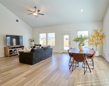 206 Pico St - Photo Thumbnail 7