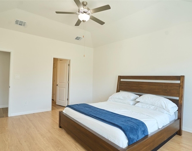 206 Pico St - Photo Thumbnail 9