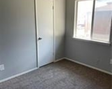 8114 Sonnet Ave - Photo Thumbnail 14