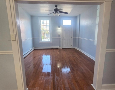 38 Liberty Street W - Photo Thumbnail 2