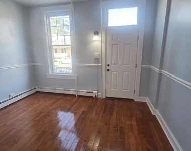 38 Liberty Street W - Photo Thumbnail 1