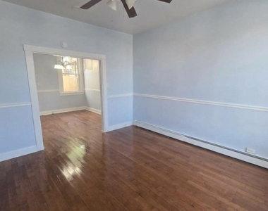38 Liberty Street W - Photo Thumbnail 4