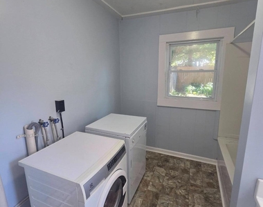 38 Liberty Street W - Photo Thumbnail 14