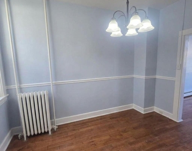 38 Liberty Street W - Photo Thumbnail 6