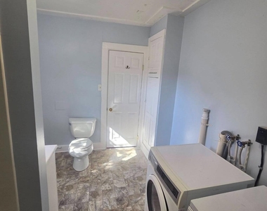 38 Liberty Street W - Photo Thumbnail 13