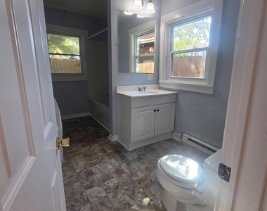 38 Liberty Street W - Photo Thumbnail 11