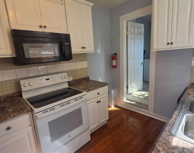 38 Liberty Street W - Photo Thumbnail 9